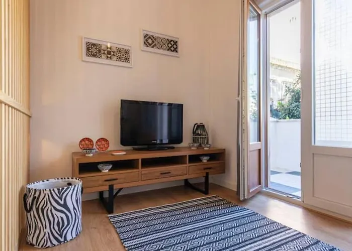 Amazing With Terrace And Ac ליסבון