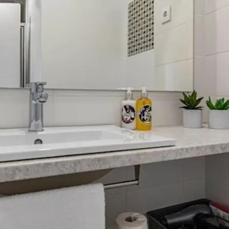 Amazing With Terrace And Ac Lägenhet